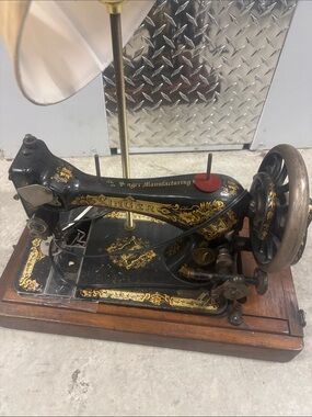 Singer Black & Gold Vintage-Style Sewing Machine Accent for Home Decor
